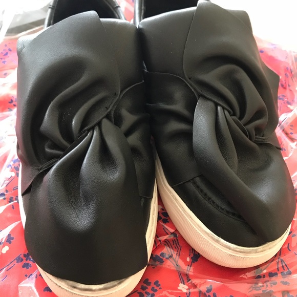 Platform slides with bow detail - Picture 2 of 6